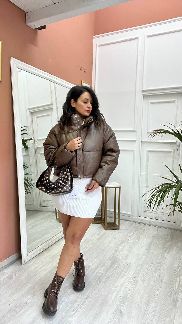 Abitino A Costine Bianco Con Colletto