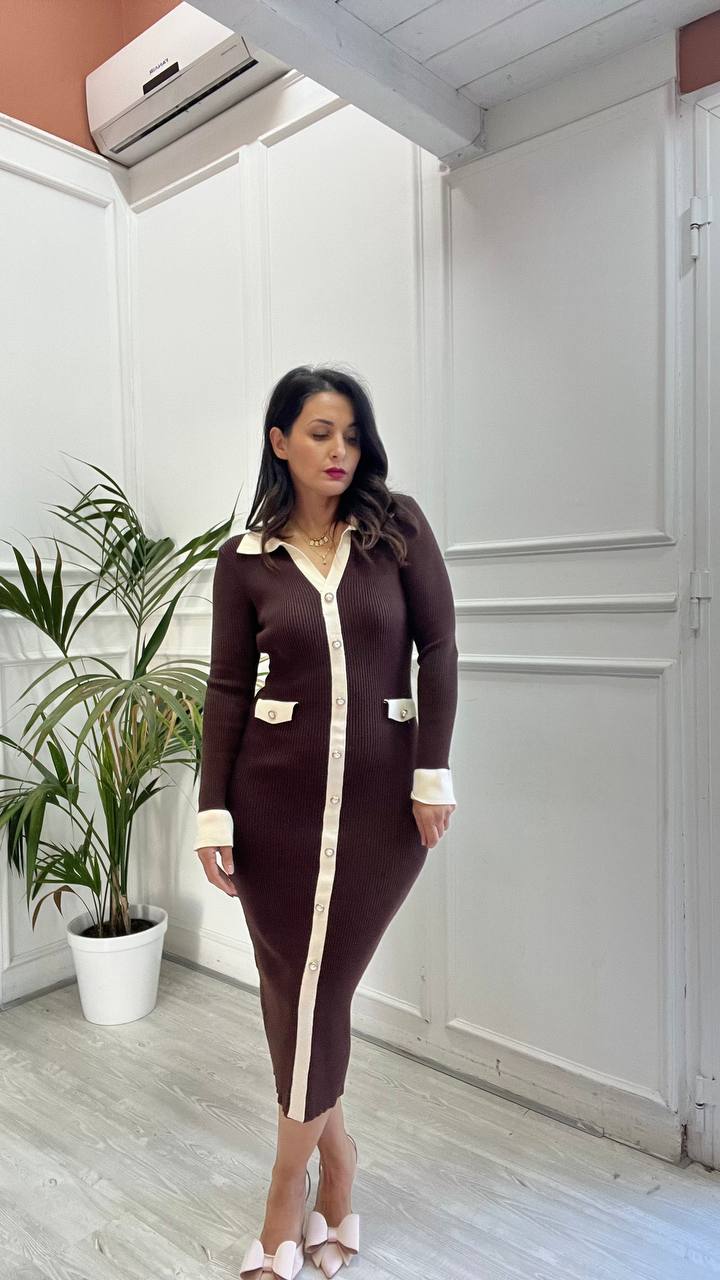 Vestito Marrone Con Bottoni Oro