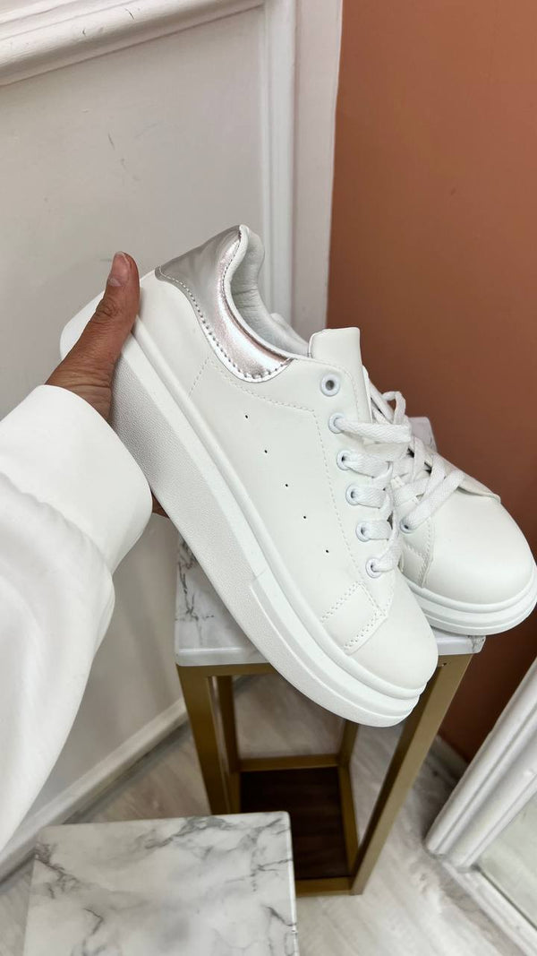 Scarpa Bianca Dettagli Argento