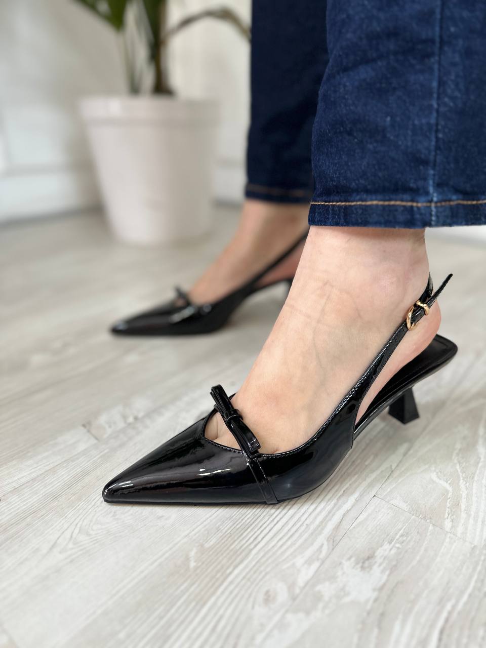 Decollete' nero lucido