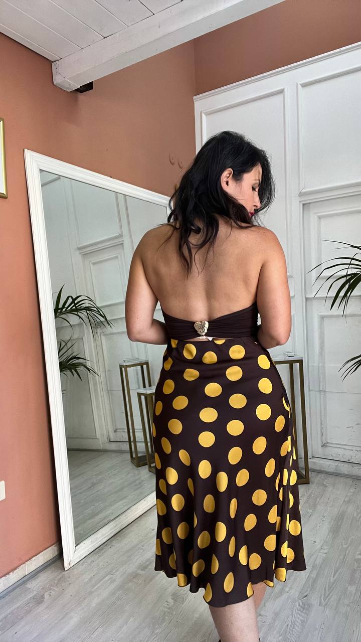 Top Marrone Con Dettagli Sul Retro