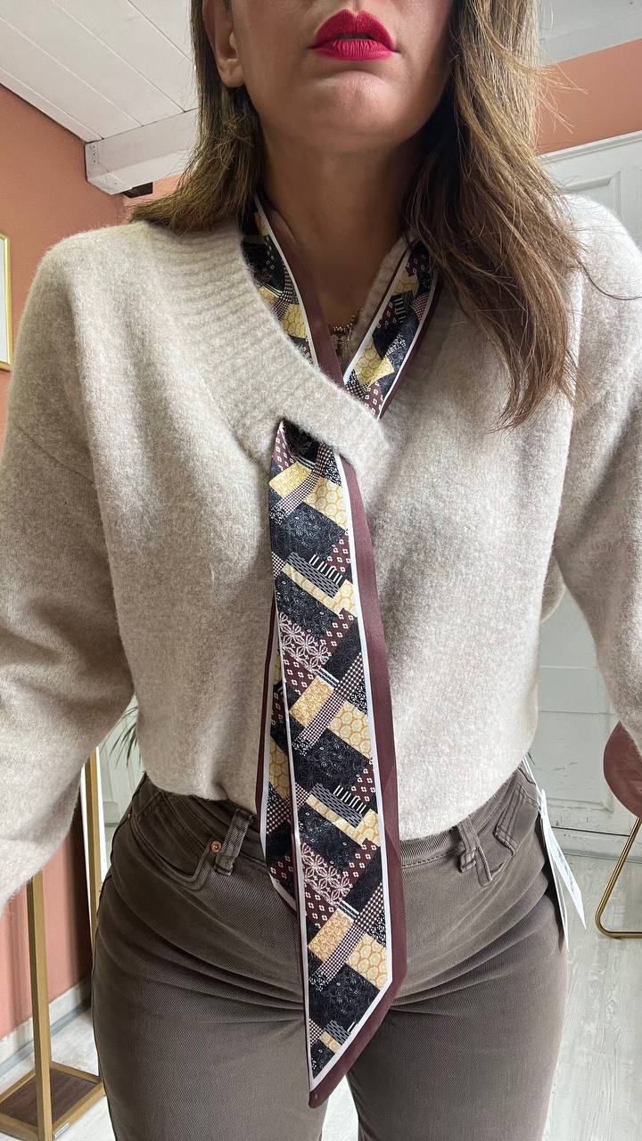 Pull Con Foulard