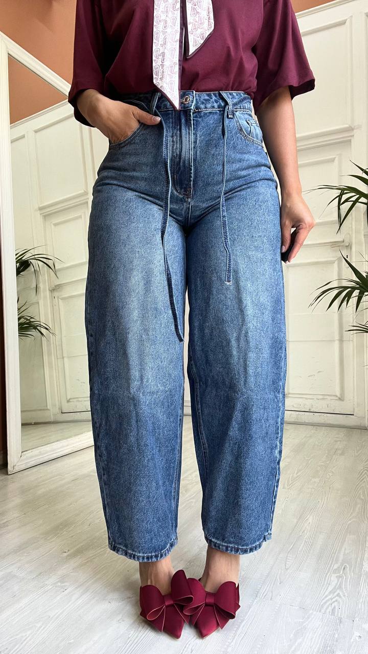 Jeans Mom Fit con cintura in denim
