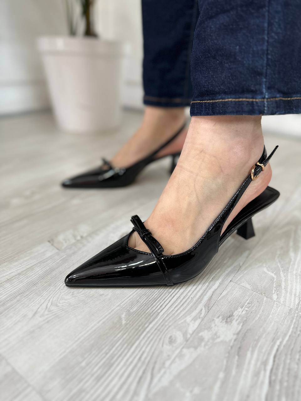 Decollete' nero lucido