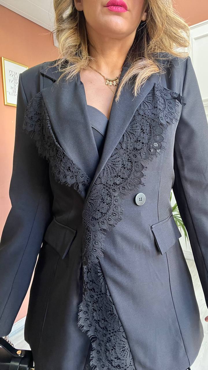 Tailleur con pizzo nero