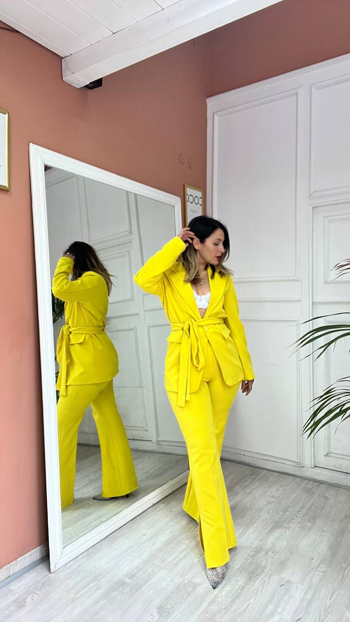 TAILLEUR CON LACCIO GIALLO