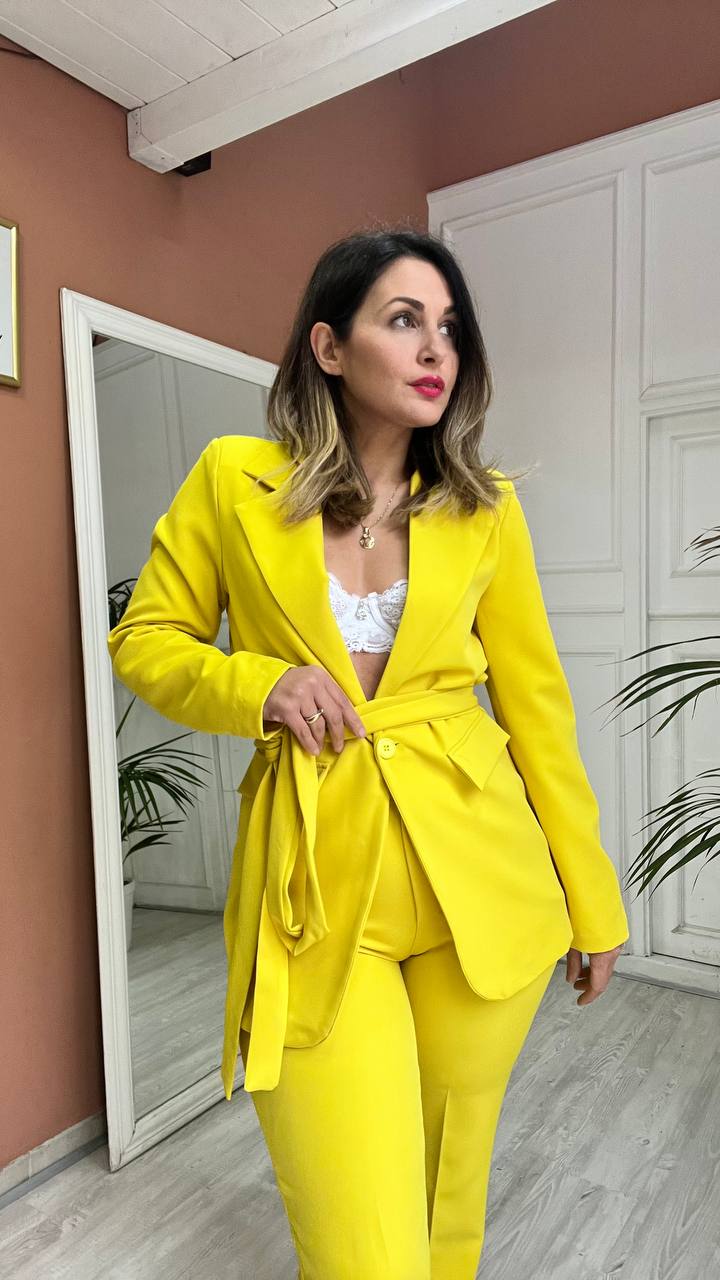 TAILLEUR CON LACCIO GIALLO