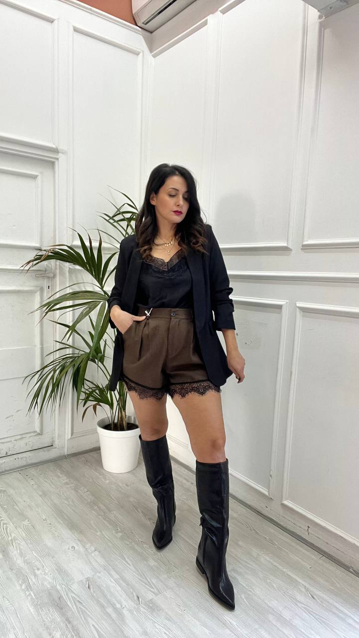 Shorts Marrone Con Pizzo