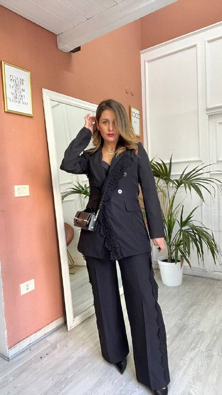Tailleur con pizzo nero