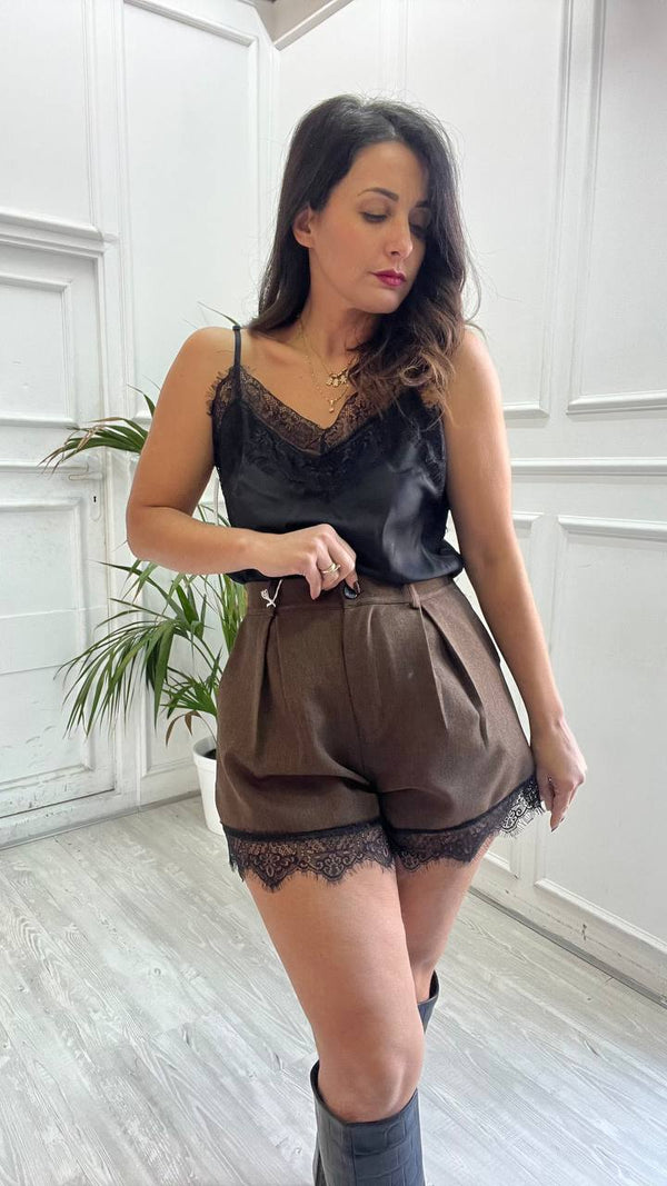 Shorts Marrone Con Pizzo