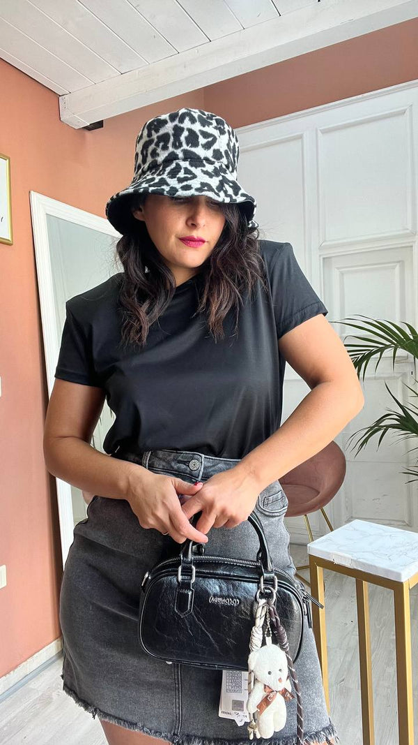 Shirt Nera Con Spalline