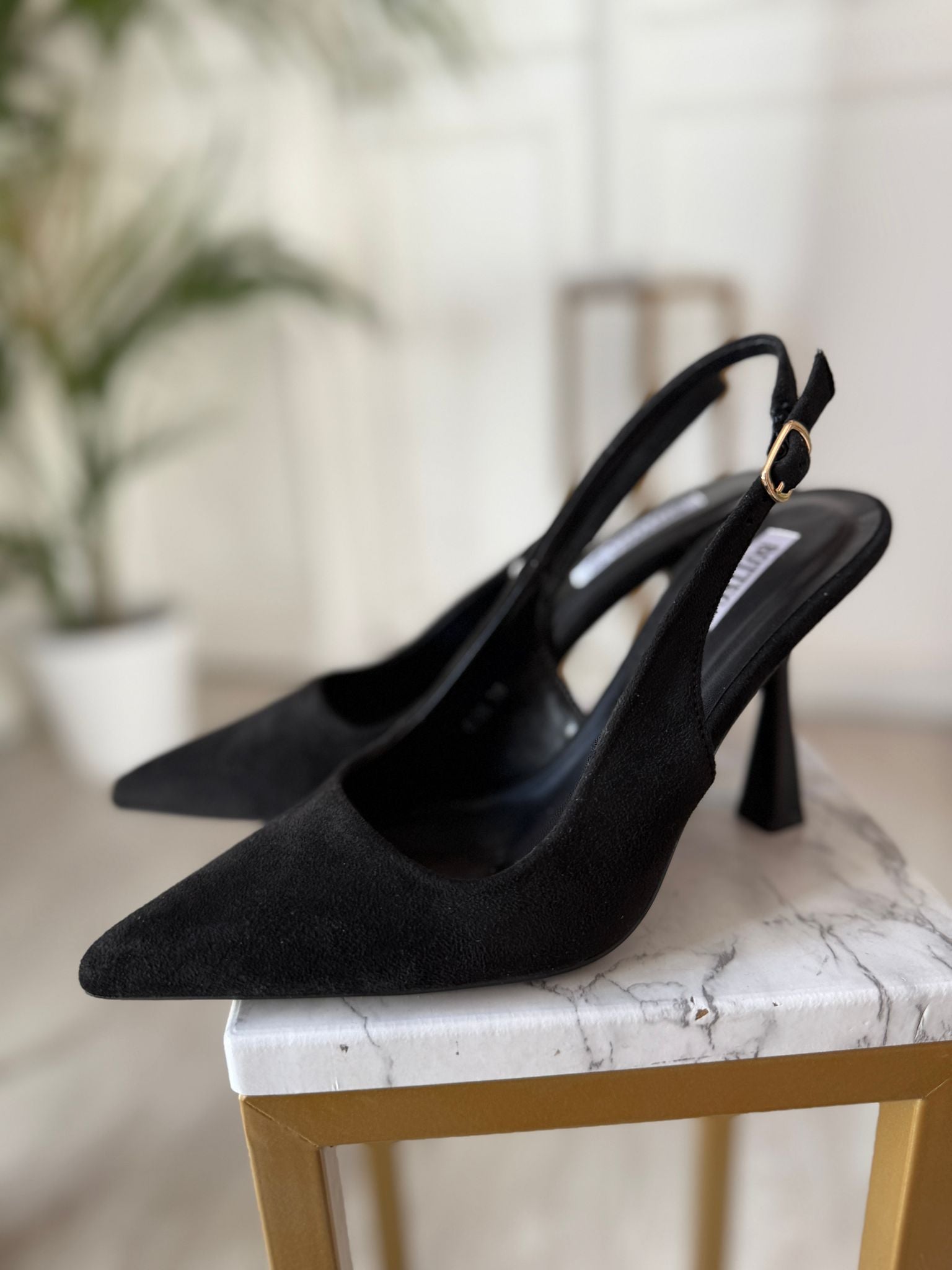 Decollete' Nero In Camoscio