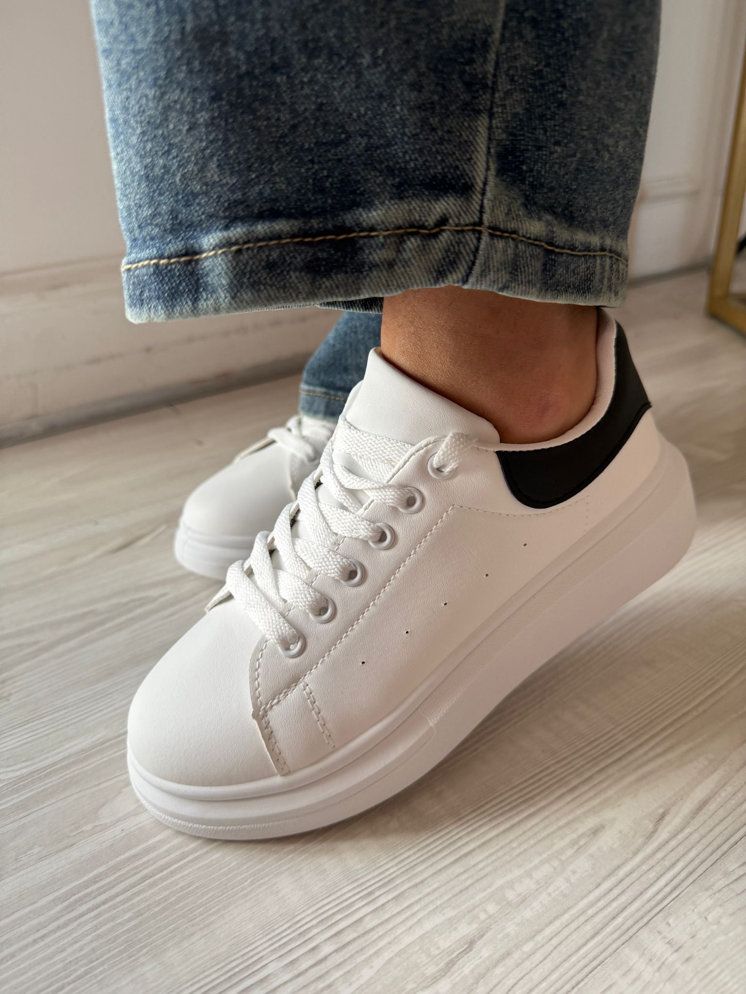 Scarpetta white